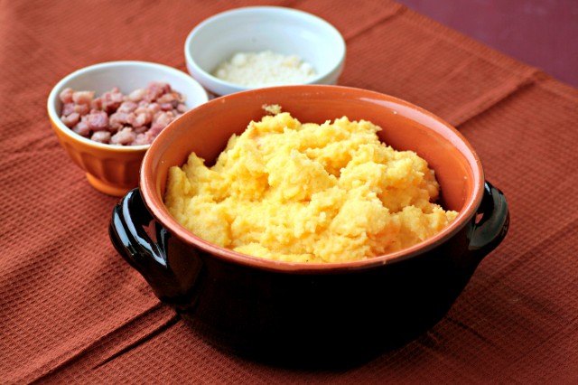Ingredienti per le quenelle di polenta