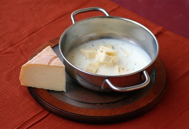 Fonduta di Taleggio per le quenelle