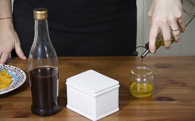 La vinaigrette a base di olio, succo di arancia e aceto di vino rosso
