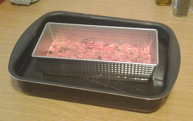 Terrina di carne pronta da cuocere