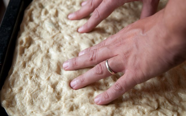 La focaccia genovese in teglia