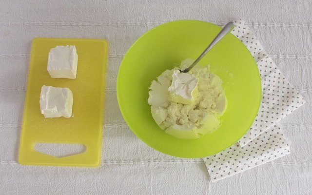 Il composto cremoso di formaggi della cheesecake