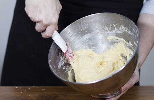 L'impasto della torta di nocciole
