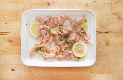La marinatura degli straccetti di pollo