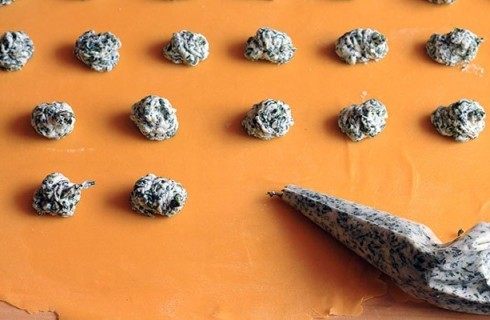 Il confezionamento dei ravioli