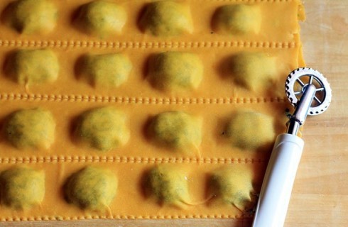 Il confezionamento dei ravioli