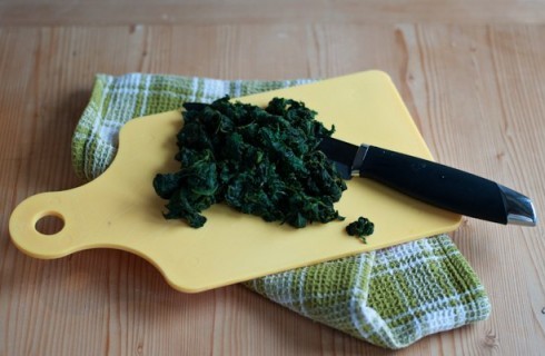 Gli spinaci per il soufflé di tagliatelle