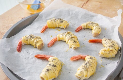 La preparazione dei croissant slati