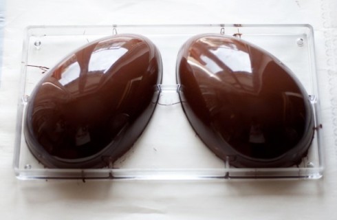 il confezionamento delle uova di pasqua