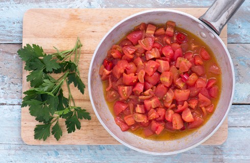 La salsa per la pasta fredda all'arrabbiata