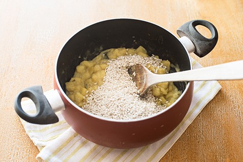 riso e patate - aggiungere il riso