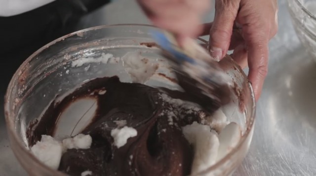 TOrta al cioccolato - 6 aggiungete gli albumi