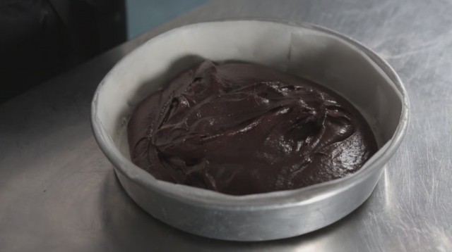 TOrta al cioccolato - 7 versate in una teglia