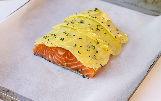 salmone in crosta di patate step4