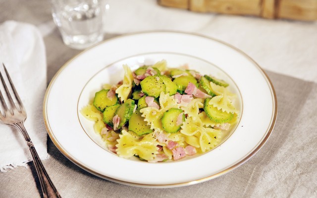 Pasta con zucchine e pancetta