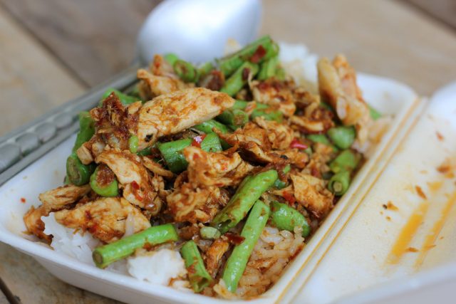 gai-pad-prik-gaeng