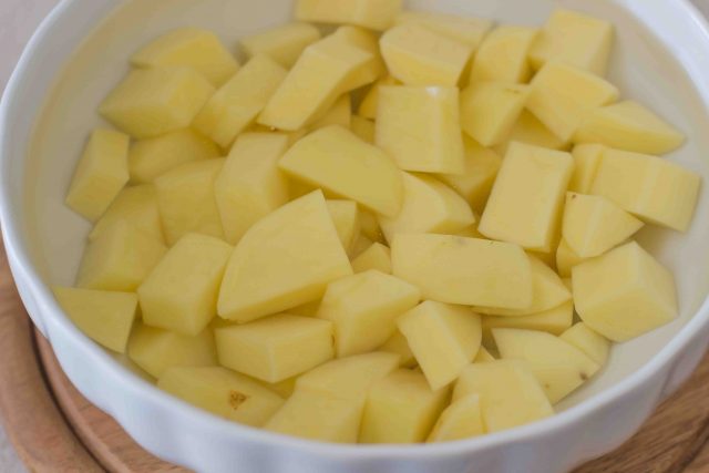 step-1-patate-e-zucchine-in-padella