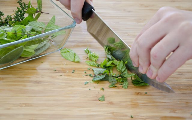tritare le erbe aromatiche