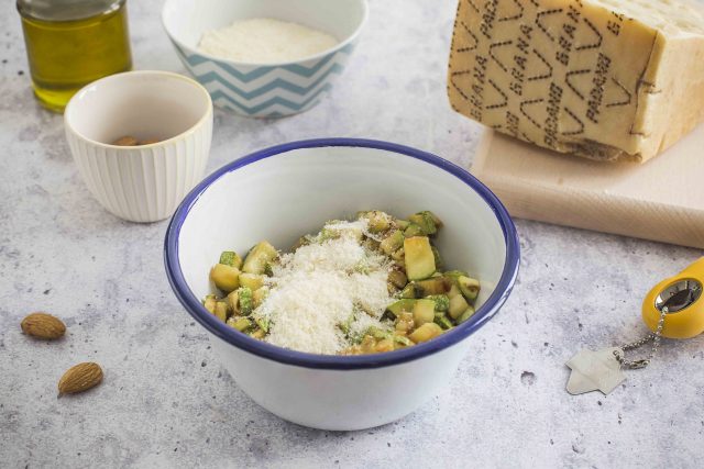 step-3-tagliatelle-di-farro-con-crema-di-zucchine-e-grana-padano