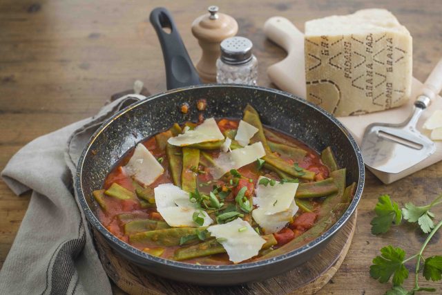 step-6-spadellata-di-fagioli-corallo-pancetta-pomodoro-e-grana-padano