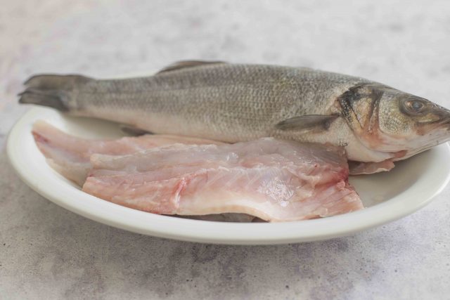 step-1-sugo-di-branzino