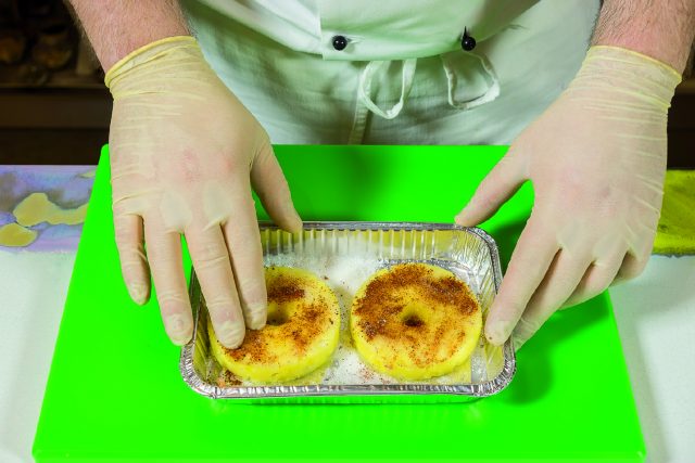 Ananas preparato con zucchero e peperoncino