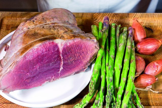 roastbeef-tradizionale-con-insalata-di-asparagi-e-scalogni-confit-a1878-1
