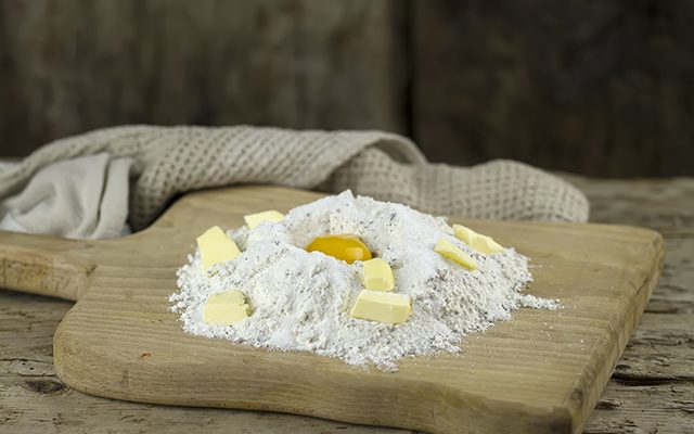 Preparazione della frolla al caffè - step 1