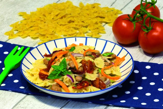 Insalata di pasta fredda vegana