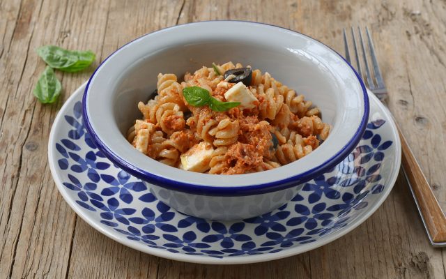 pasta fredda con pesto di pomodori