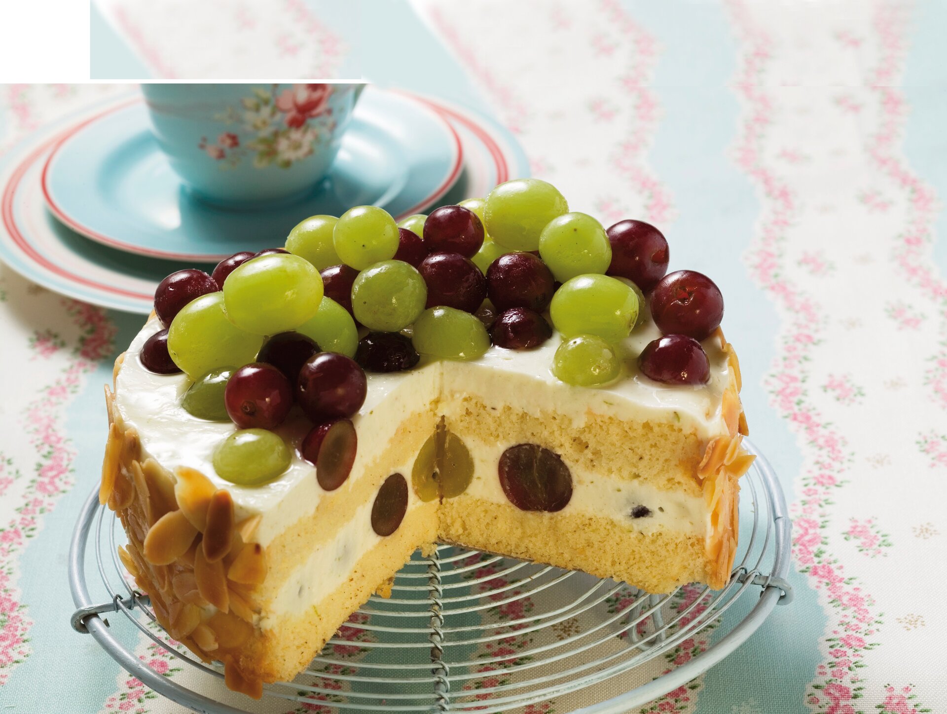 Torta yogurt greco e uva