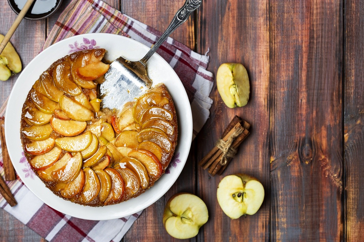 Torta di mele caramellate
