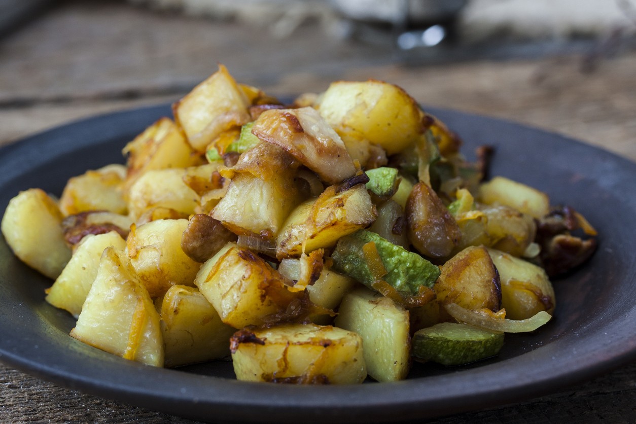 Zucchine, cipolla e patate al forno