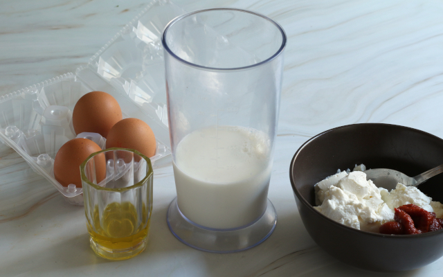Ingredienti liquidi per preparare muffin alle verdure