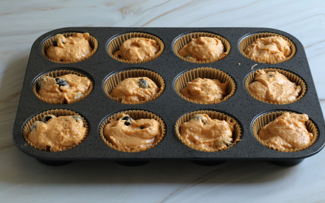 Muffin alle verdure pronti per essere infornati