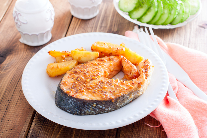 Salmone e patate al forno