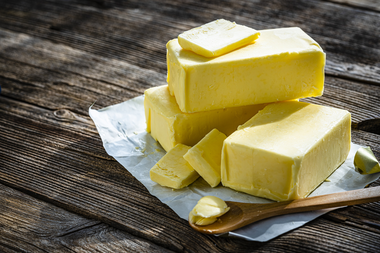 Panetti di burro impilati
