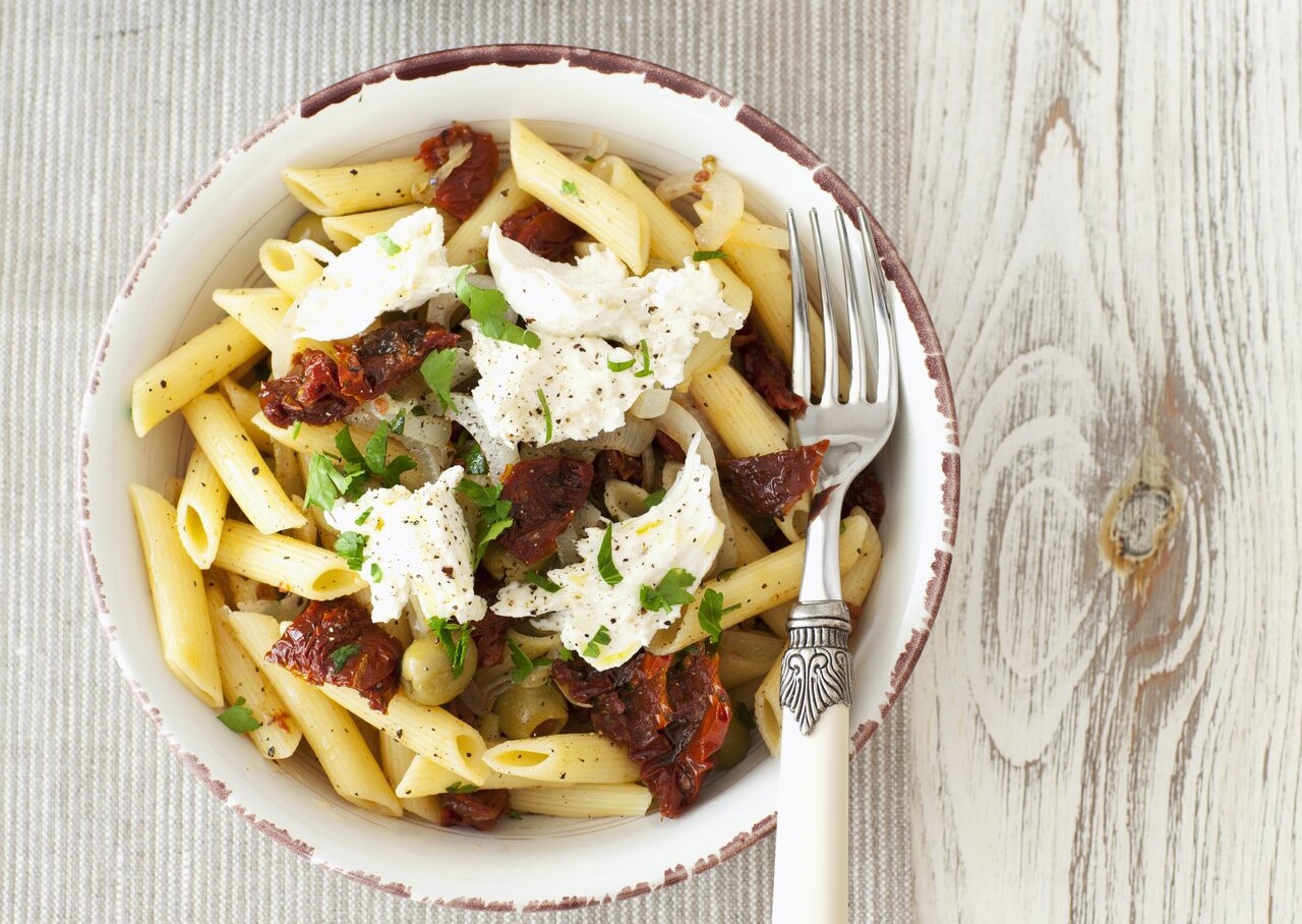 pasta fredda pomodori e mozzarella  ricette semplici