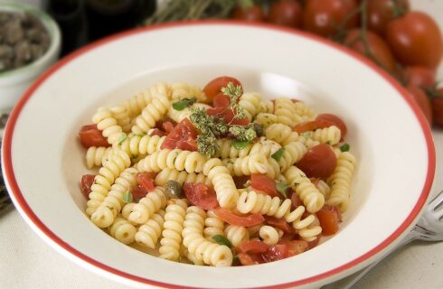 pasta fredda pomodori e capperi