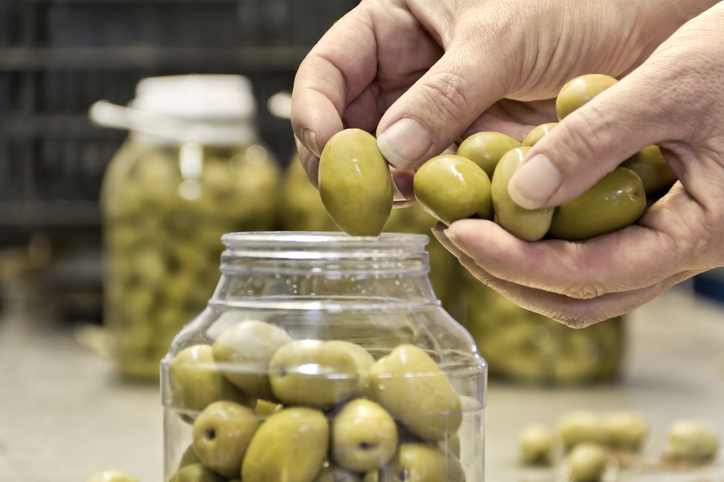 Come si fanno le olive in salamoia
