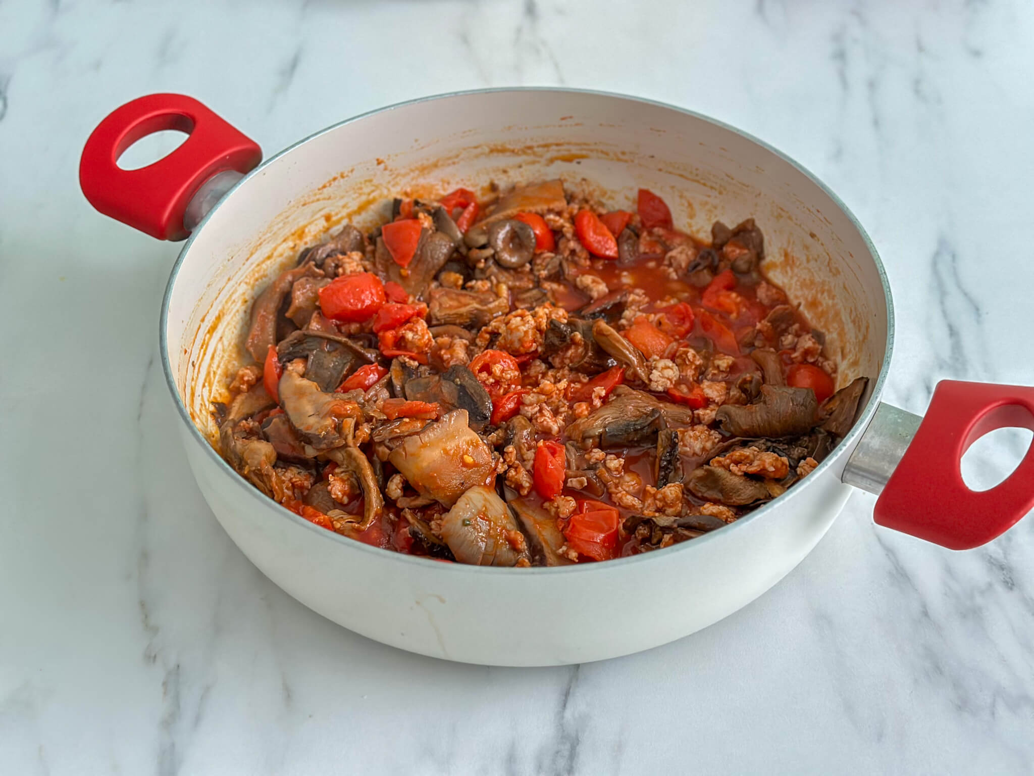 Tagliatelle funghi porcini Salsiccia Pomodori